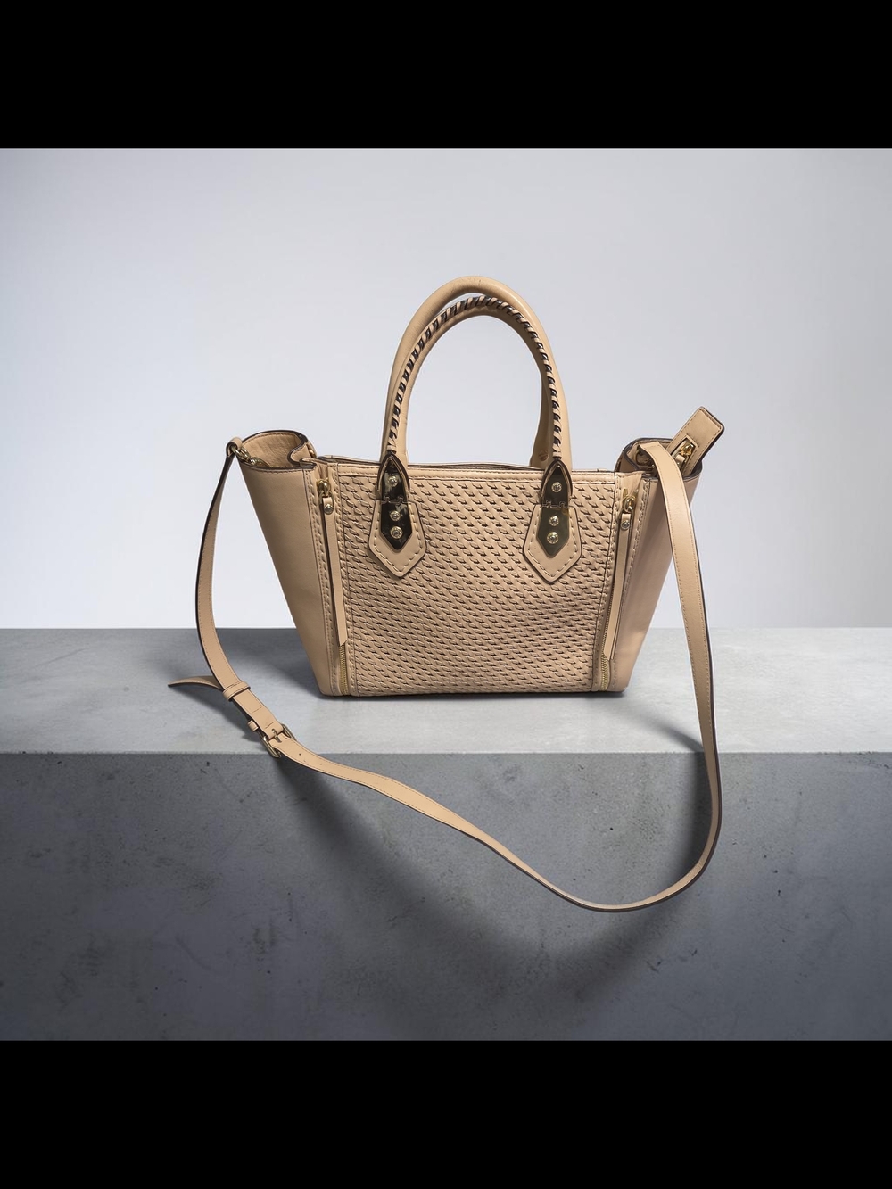 Henri Bendel Blush Color Woven Leather Satchel Handbag with Removable Strap - Picture 4 of 7